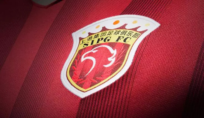 巴萨球迷再次在诺坎普比赛第10分钟集体高喊梅西的名字！