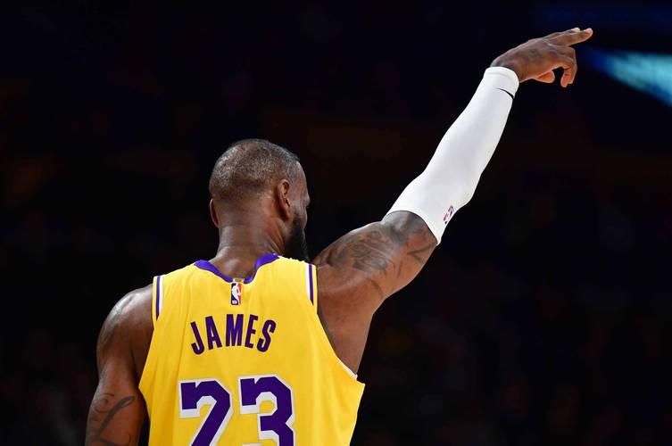 每体：巴萨计划补强右后卫 孔德将面临队内竞争