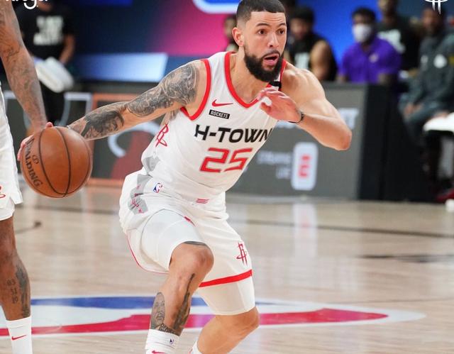 18中4赛季最差一战！福克斯遭美媒开炮：不配两亿 掉出联盟前十PG