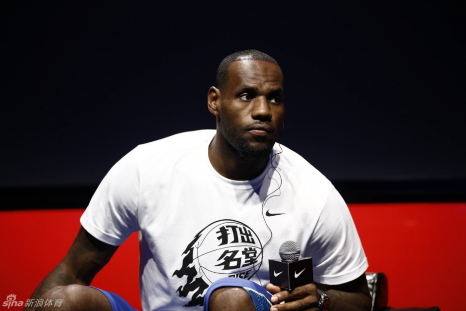 玉昆外援奥斯卡在老家开车遭遇起火，车内人员都及时逃生