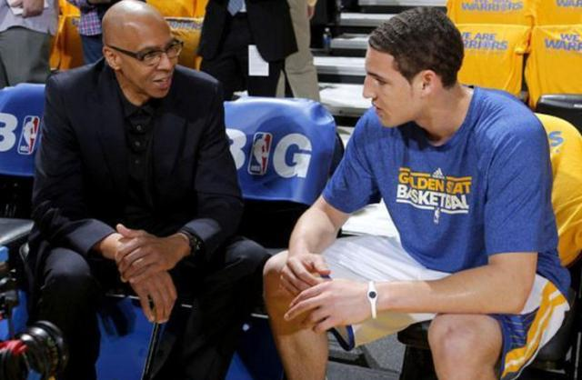 换阵收奇效 曼联主场胜喜鹊