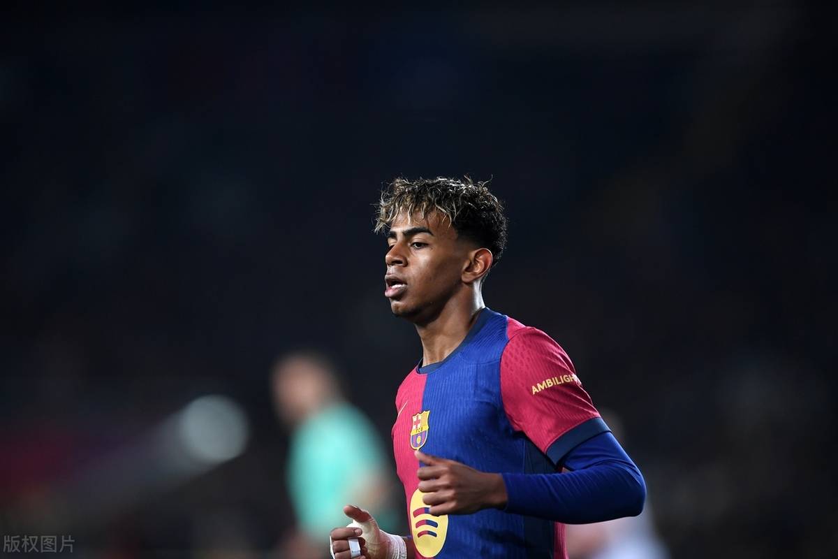 篮球湖人主力球员场上状态火热